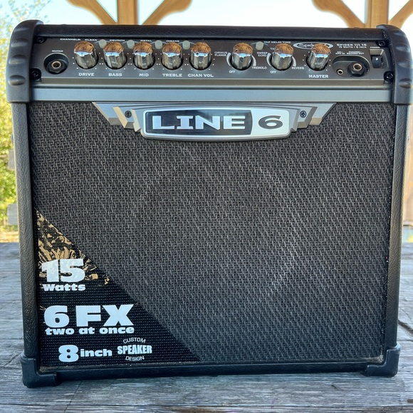 LINE 6 AMP, SPIDER CUSTOM DESIGN 15 watts, 8” speakers - Picture 1 of 12
